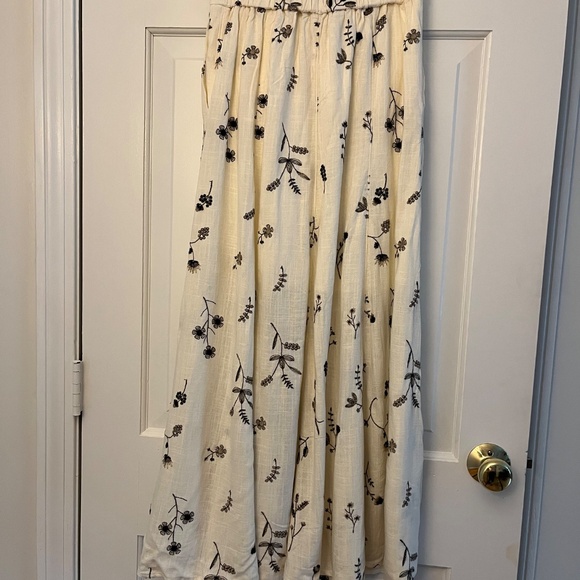 Linen blend maxi skirt - Picture 2 of 4
